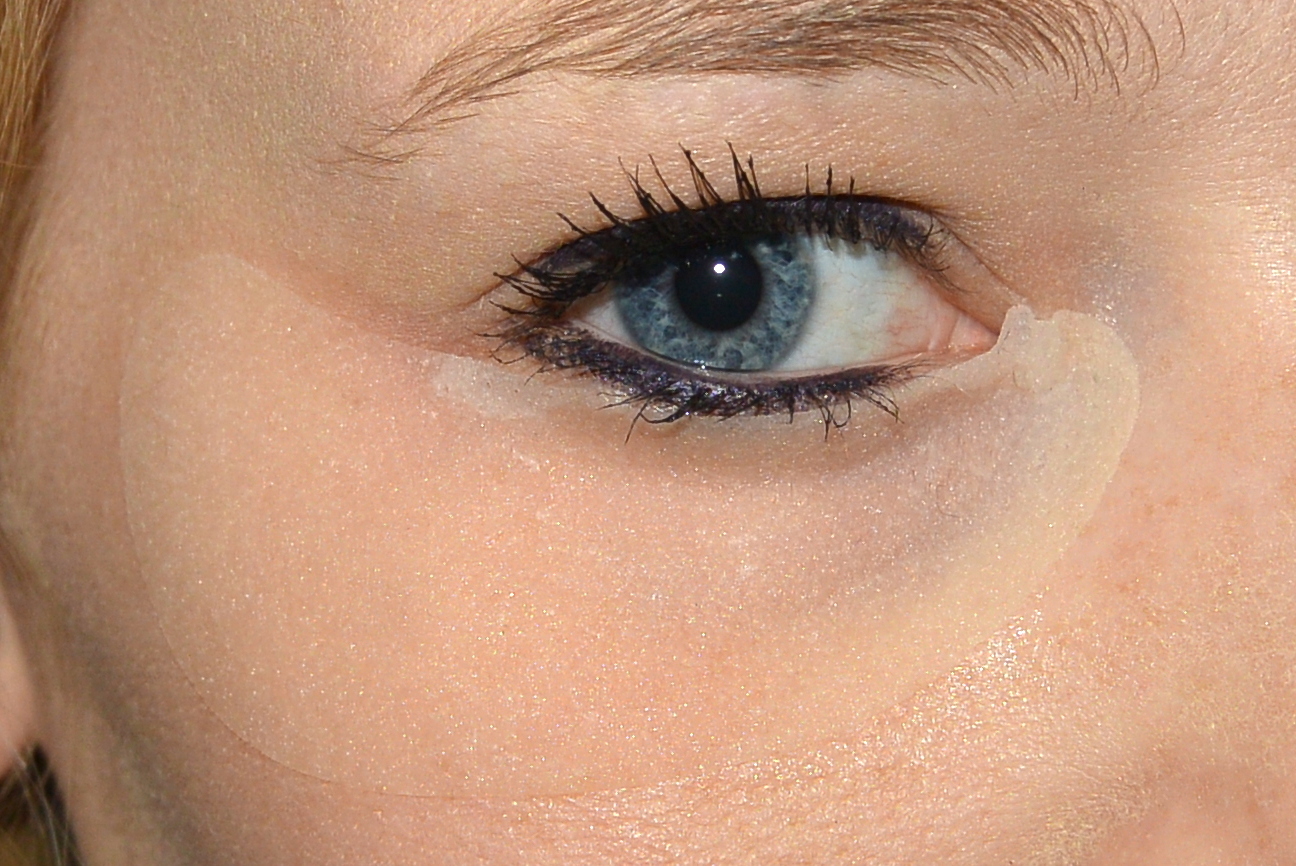 Download Estee Lauder Stress Relief Eye Mask Review PSD Mockup Templates