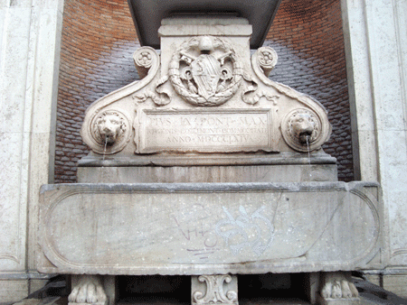 Fuente ubicada en la Via Annia de Roma