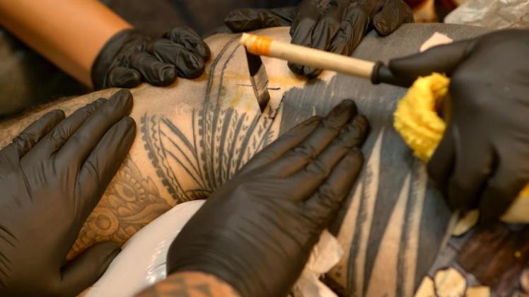 Tatuaje al estilo polinesio tradicional