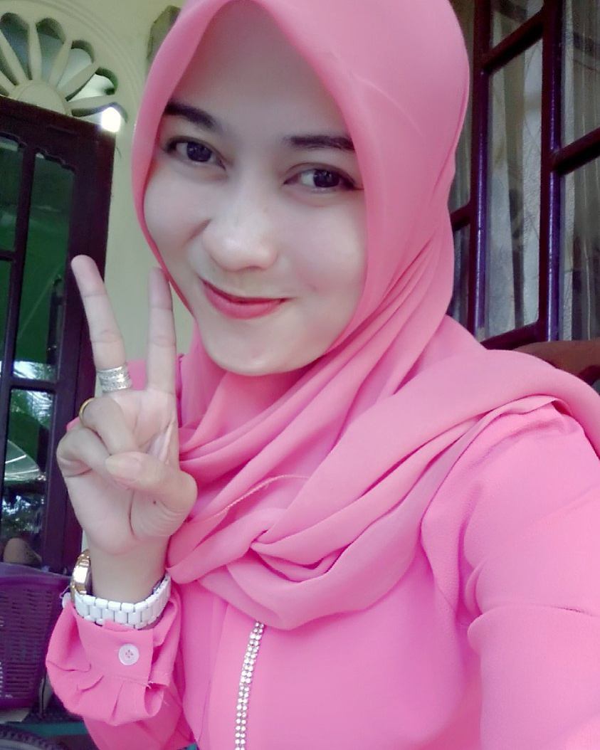 Foto selfie cewek hijab manis - CantikaMagz