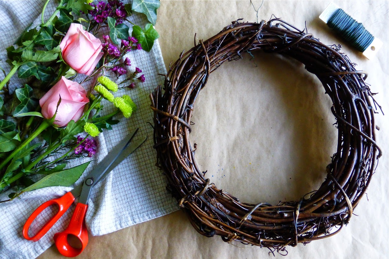 wreath, spring, flowers, fresh flower wreath, grapevine wreath, DIY flower wreath, ribbon, ivy wreath, American Crafts ribbon, homemade flower wreath