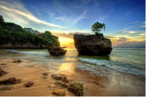Tempat-tempat Keren Yang Wajib Dikunjungi Saat Di Bali 06 Pantai Padang-padang Tempat-tempat Keren Yang Wajib Dikunjungi Saat Di Bali 06 Pantai Padang-padang