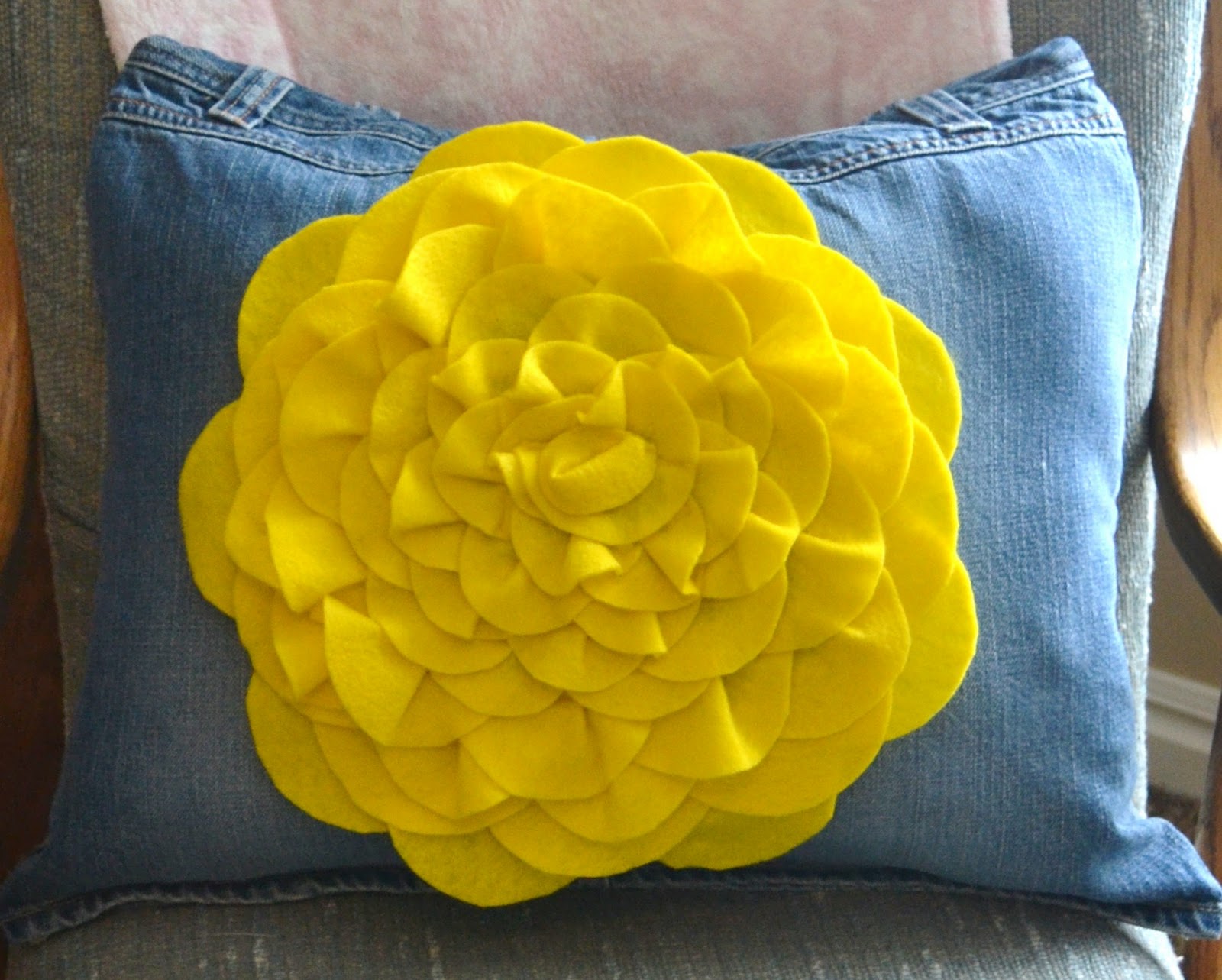 Sewing Our Life Together: DIY Flower Pillow