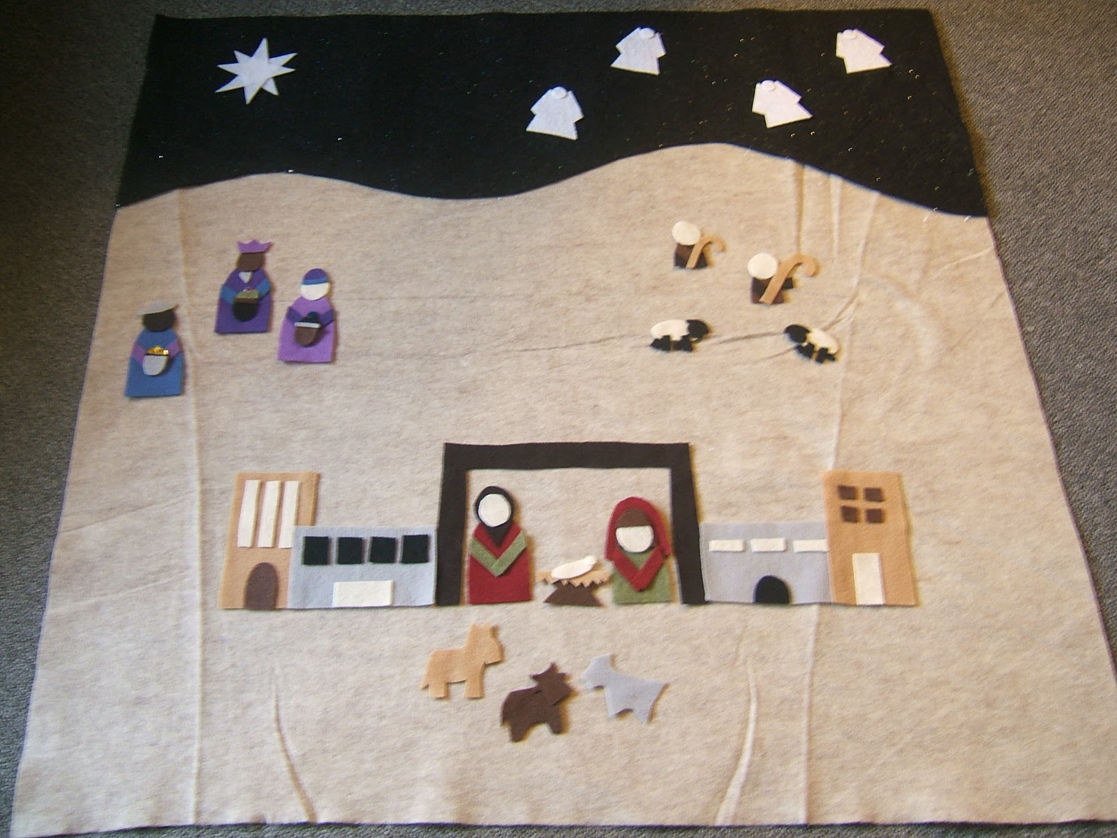 Laura's Louisville Life: Our Felt Advent Calendar