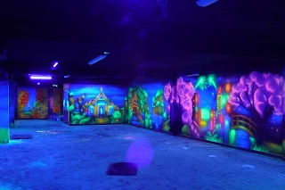 Graffiti ścienne 3D świecące w ciemności po oświetlerniu lampą UV, black light murall