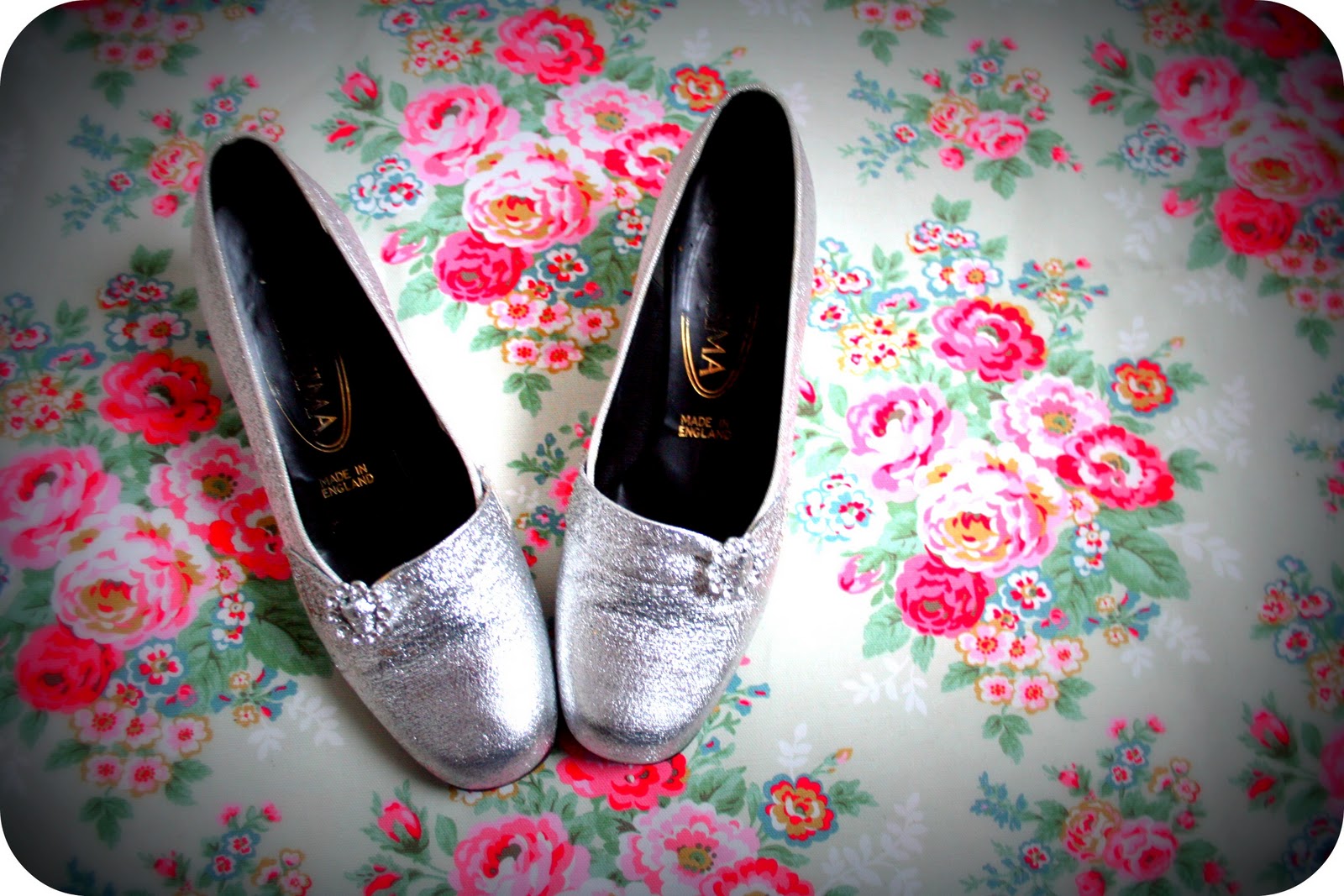 Fancy Vintage: Gold and Silver Vintage Shoe Collection.