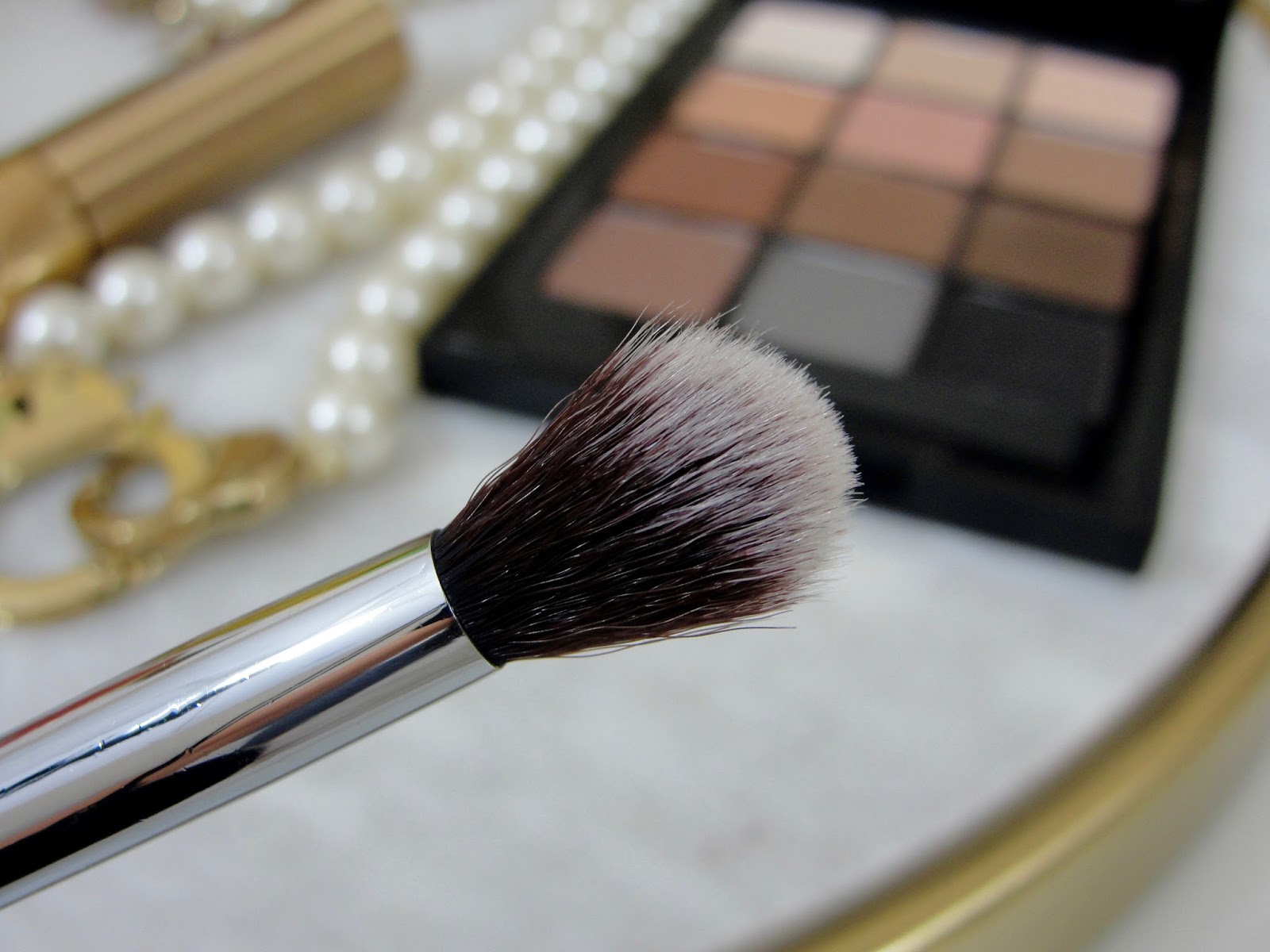 THE BEST CREASE BRUSH EVER!