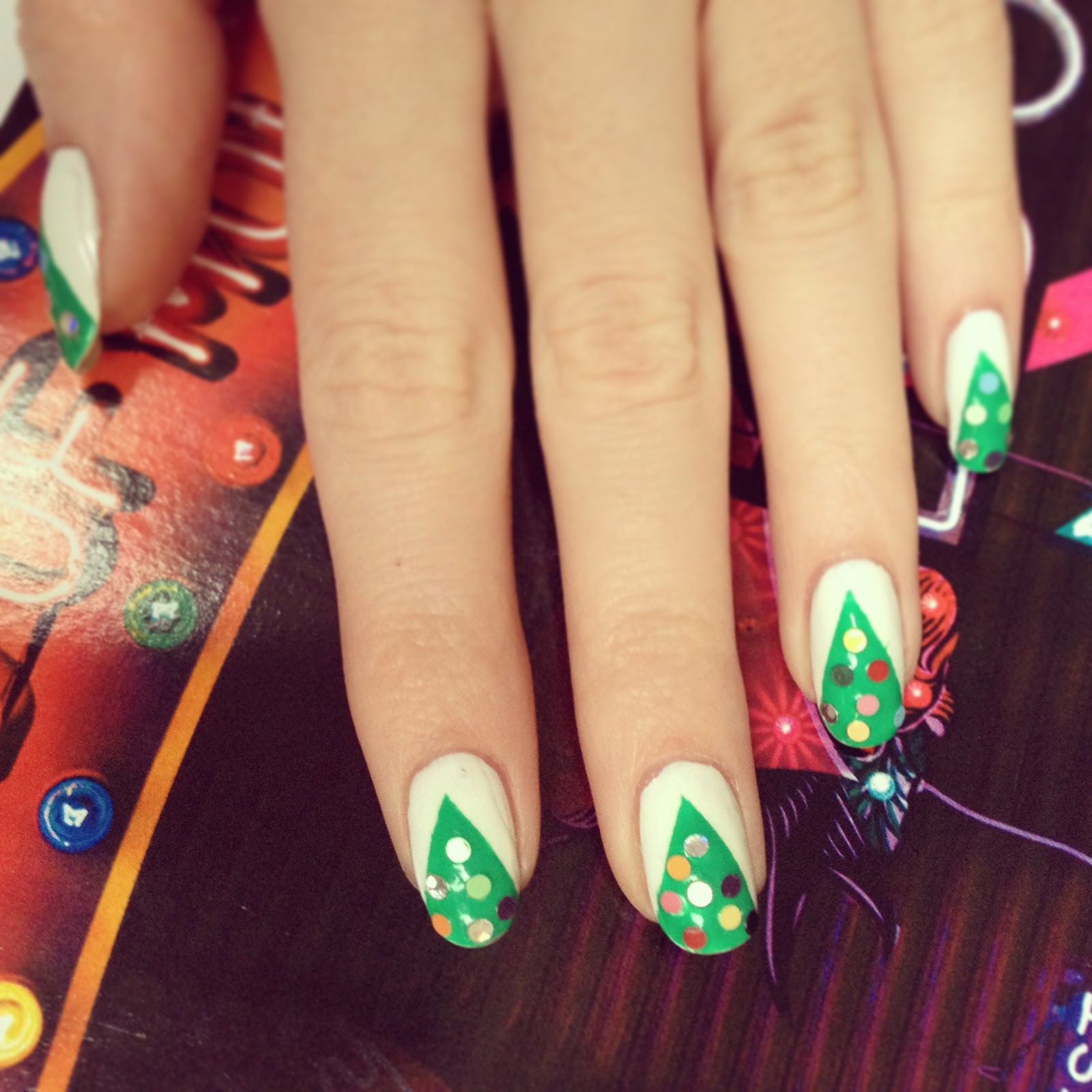 christmas tree nail art! — Caroline Burke | Burkatron