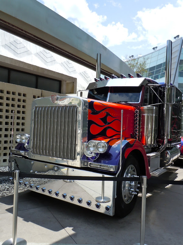 Transformers 3 Optimus Prime movie truck