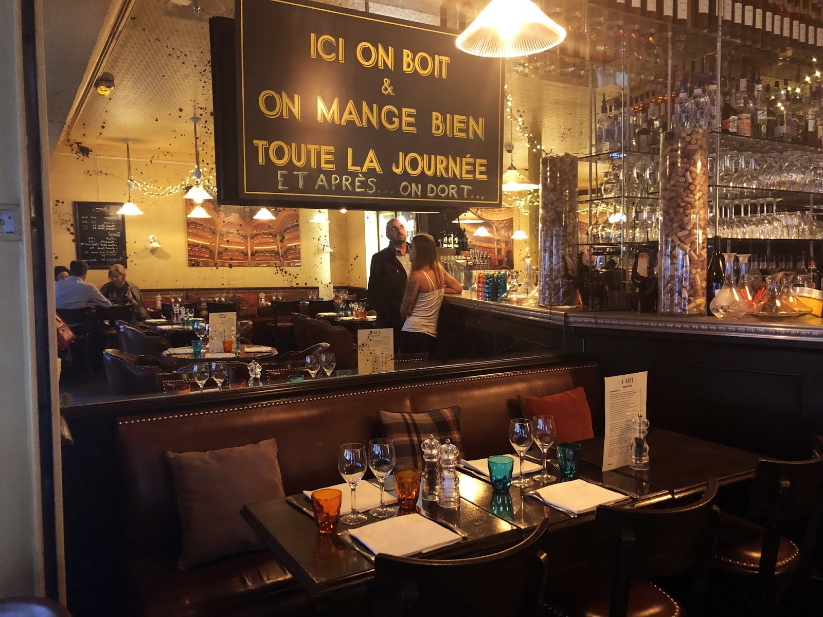 A côté, la côte de boeuf entre potes Ny in Paris