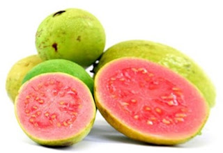 Buah jambu biji warna merah Buah jambu biji warna merah