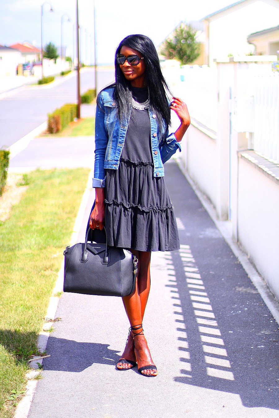 veste-jeans-asos-robe-volants-trapeze-givenchy-antigona-sandales-lacets-assitan veste-jeans-asos-robe-volants-trapeze-givenchy-antigona-sandales-lacets-assitan