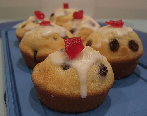 Sultana Cupcakes with Lemon Icing