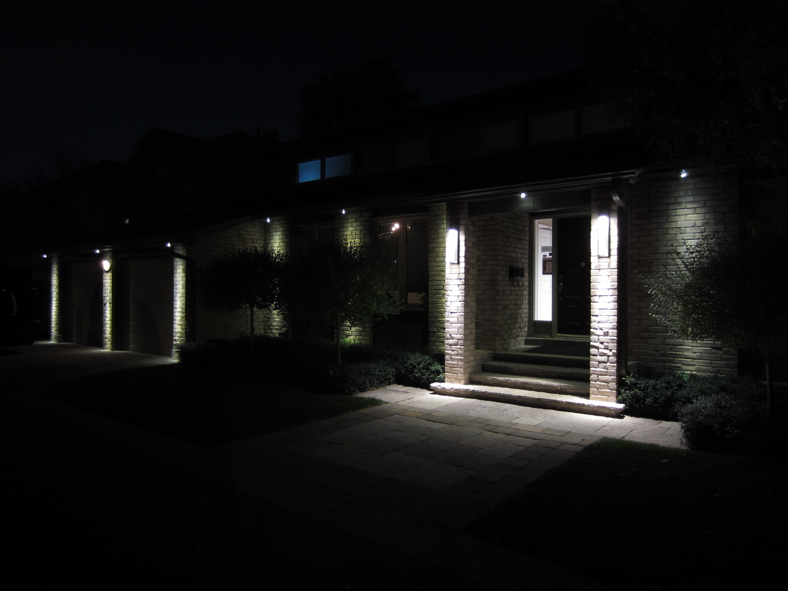 Toronto Eavestroughing New Soffits And LED Lighting