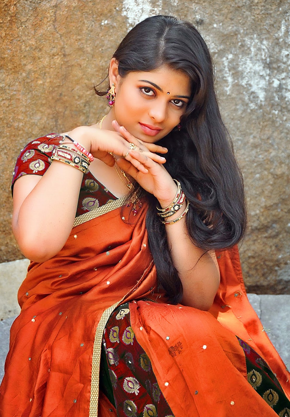 Latest High Definition Wallpaper Of Telugu Actress Anusha In Saree Indian Actress Photo Hd