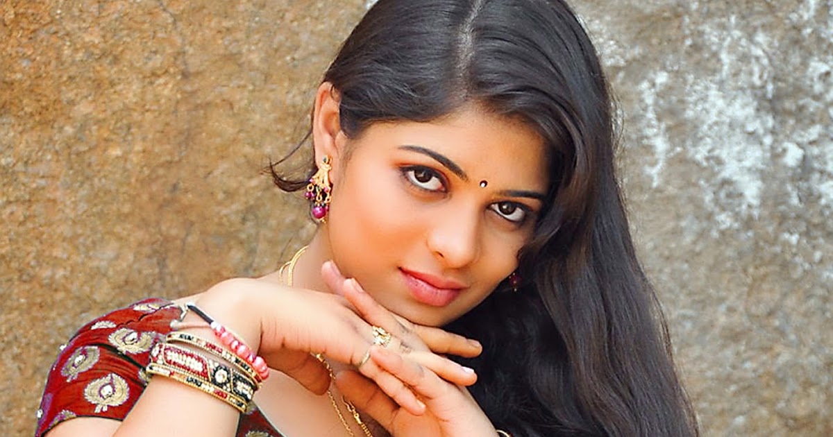 Latest High Definition Wallpaper Of Telugu Actress Anusha In Saree