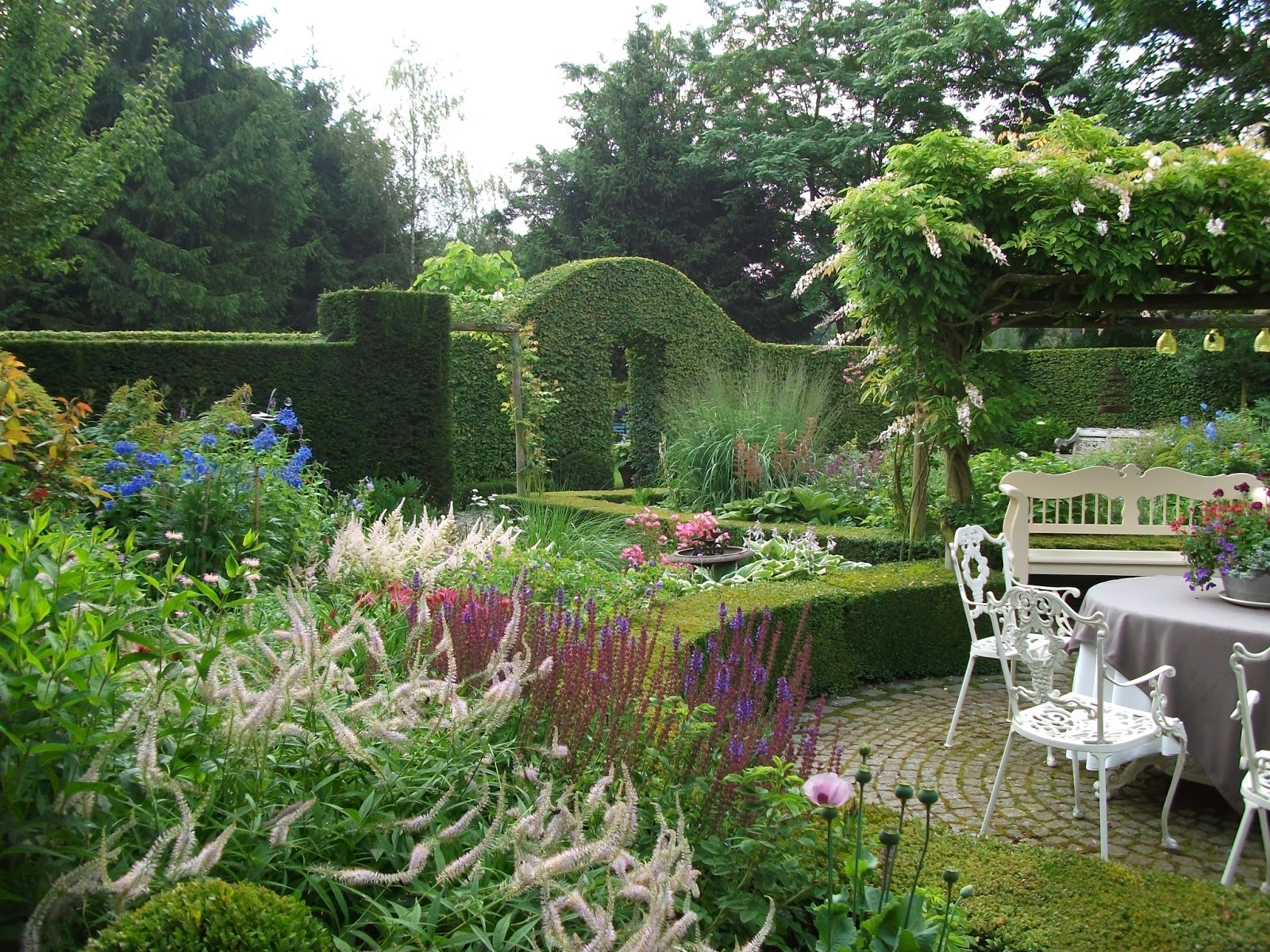Gartenbuddelei Der romantische Garten von Dina Deferme
