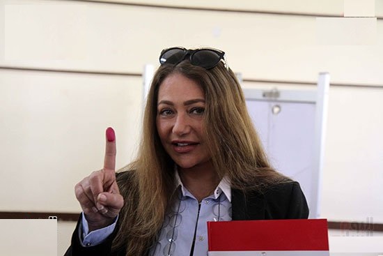 استقبال ليلى علوي بالزغاريد والهتافات تحيا مصر استقبال ليلى علوي بالزغاريد والهتافات تحيا مصر