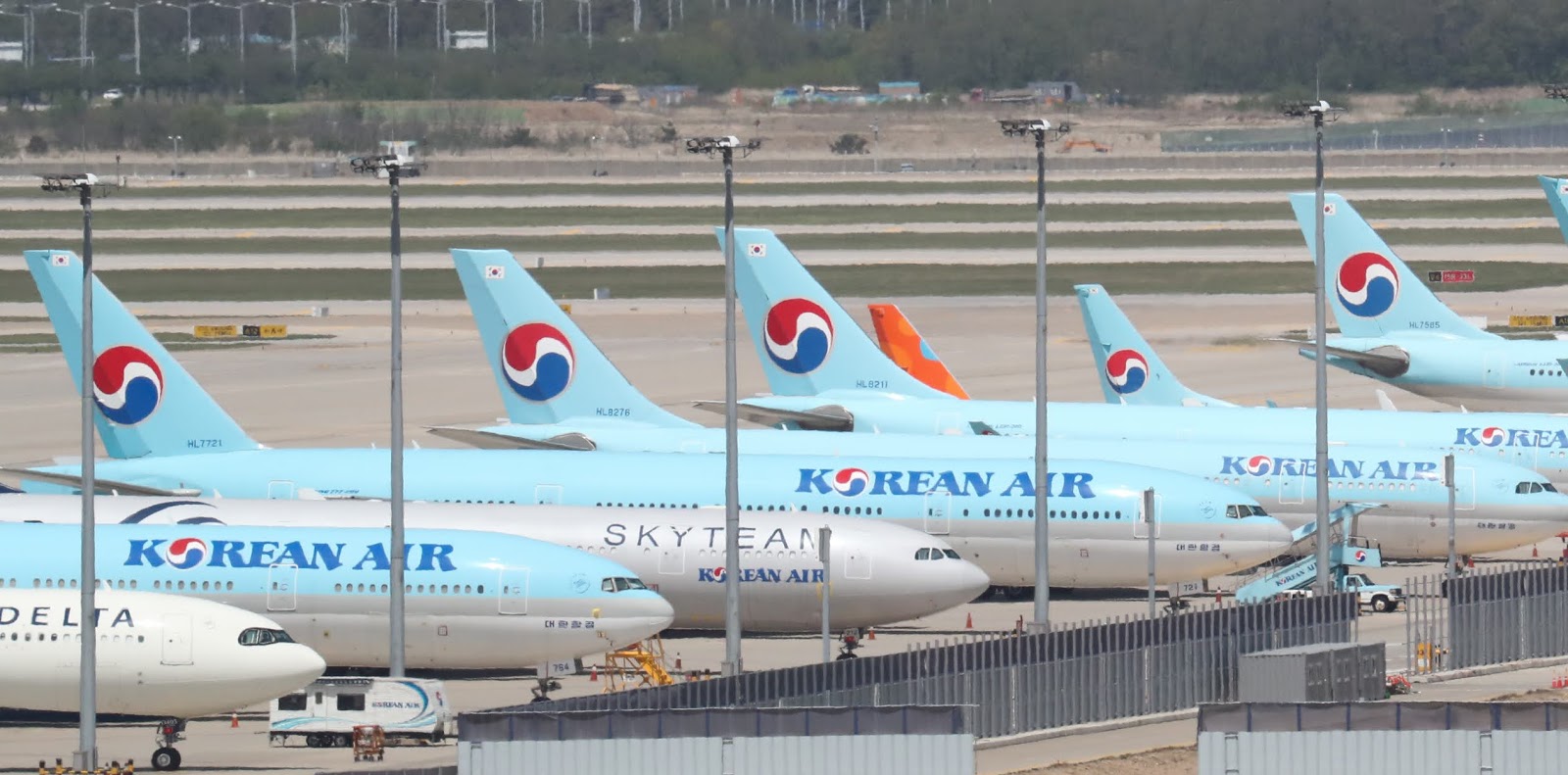 이미지에 대체텍스트 속성이 없습니다; 파일명은 origin_%25EC%259C%25A0%25EC%2583%2581%25EC%25A6%259D%25EC%259E%2590%25EA%25B2%25B0%25EC%25A0%2595%25EC%2595%259E%25EB%2591%2594%25EB%258C%2580%25ED%2595%259C%25ED%2595%25AD%25EA%25B3%25B5.jpg 입니다.