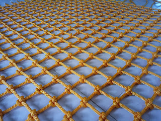 Playground climbing net