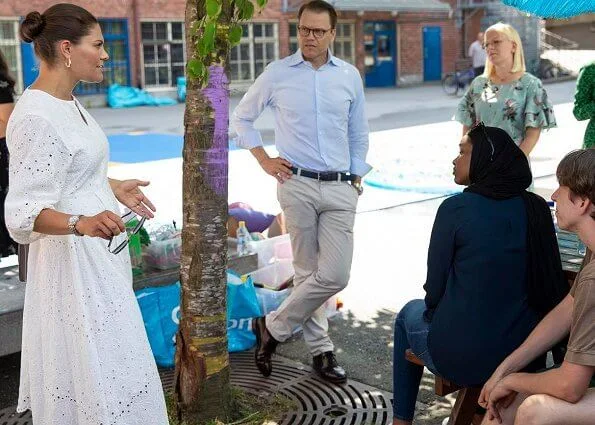 Crown Princess Victoria wore a floral crape dress by Arket, and white a lace dress from H&M Ltd collection. Rizzo sandals, gold earrings