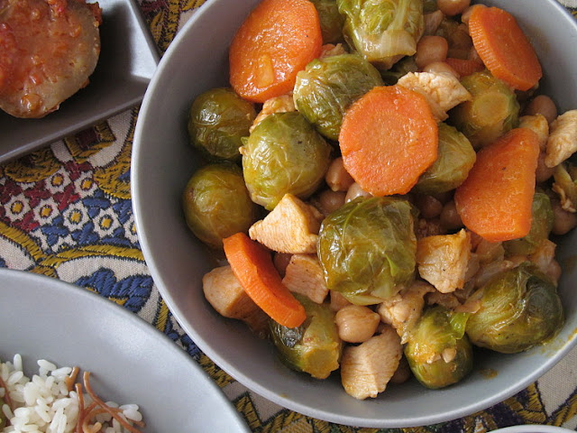 Брюссельская капуста с курицей и нутом (Tavuk Brüksel Lahanası Yemeği)