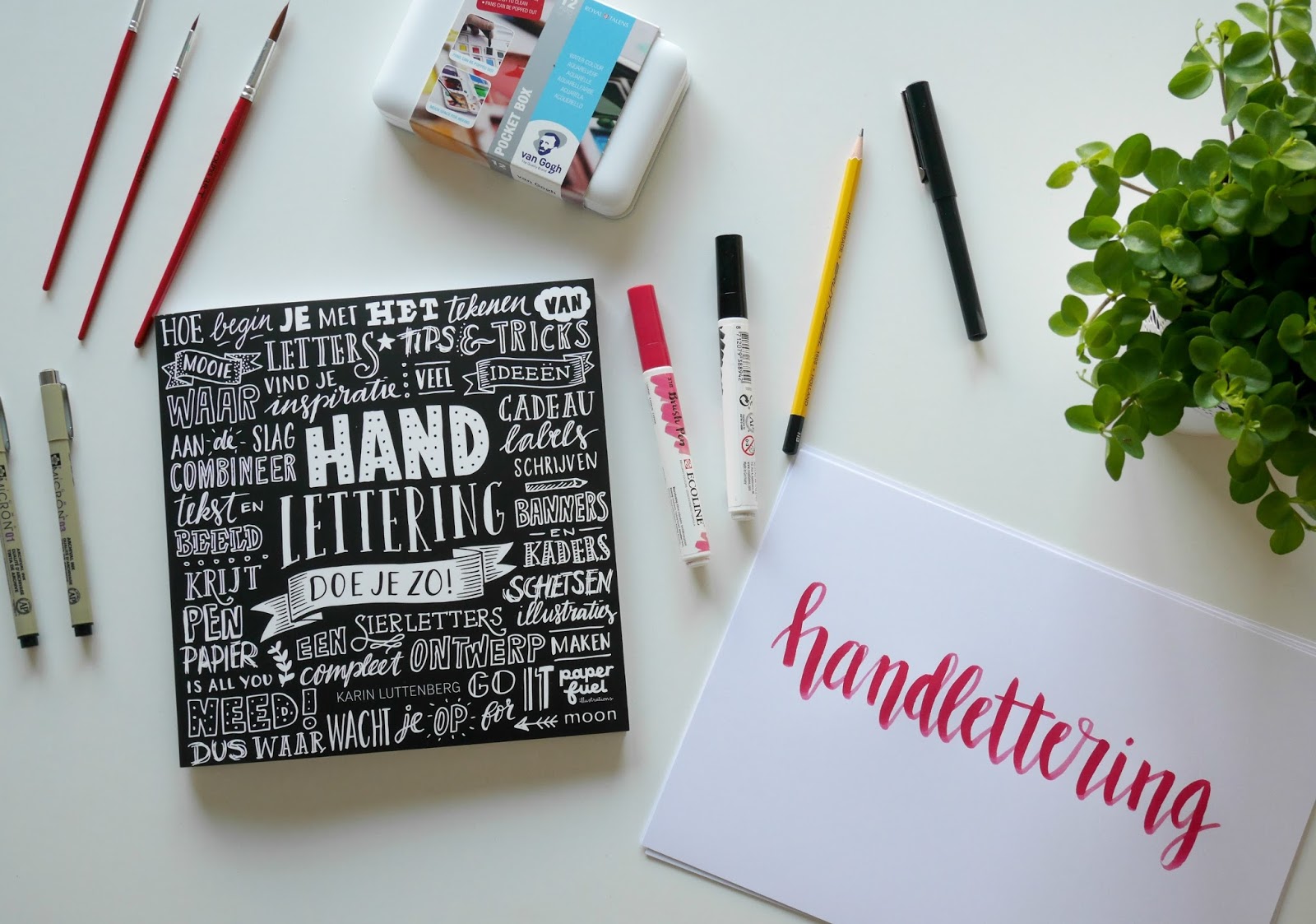 Voordracht Zegenen veiligheid Handlettering: benodigdheden, tips & tricks en inspiratie - The Budget Life  | Blog over geld besparen, verdienen & investeren