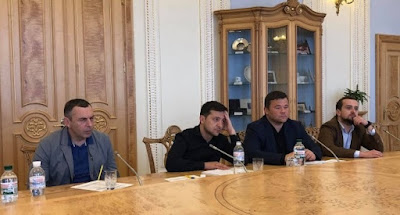 Зеленский встретился с парламентариями для обсуждения даты инаугурации.  Участник коррупционных скандалов глава Нацсовета по телерадиовещанию Артеменко ушел в отставку.