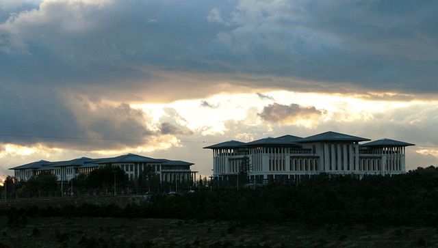 Beberapa Istana Termegah di Dunia Beberapa Istana Termegah di Dunia