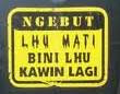 Stiker Unik dan Lucu pada Motor Tema Kawin Lagi Stiker Unik dan Lucu pada Motor Tema Kawin Lagi