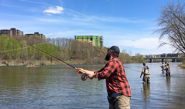J-P Tessier demonstrating the very cool S cast, Forum Spey Sherbrooke, Quebec J-P Tessier demonstrating the very cool S cast, Forum Spey Sherbrooke, Quebec