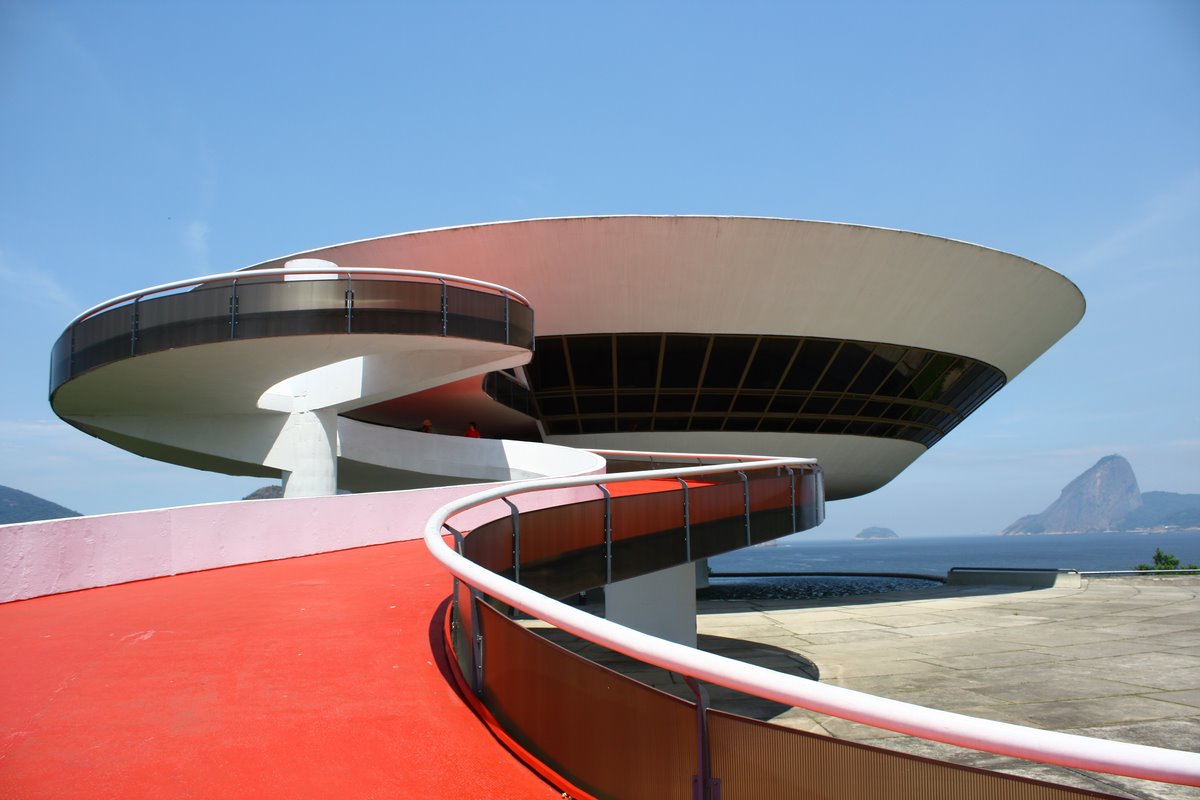 Oscar Niemeyer e os museus Cachola Mágica