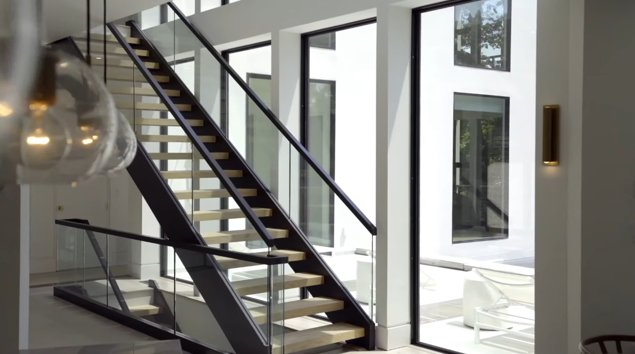 18 Photos vs. Unique Modern Home in Shelter Island, New York - Luxury House & Interior Design Video Tour