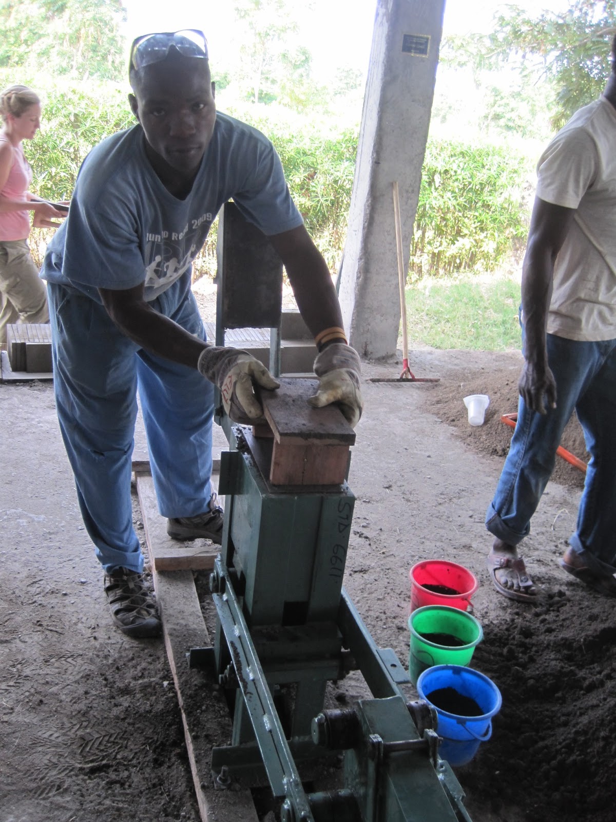 Catenary Vaulting on Mfangano Island, Kenya: Block Press, test blocks ...