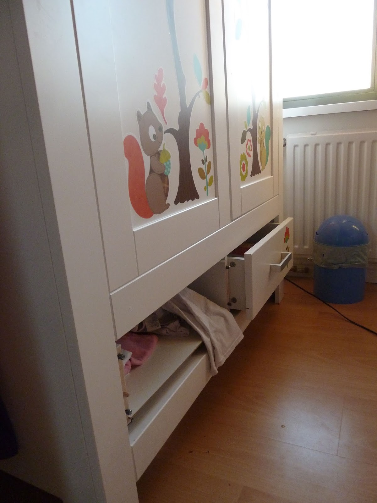 Anita's dagboek: april 2016 Afstand kledingkast bed