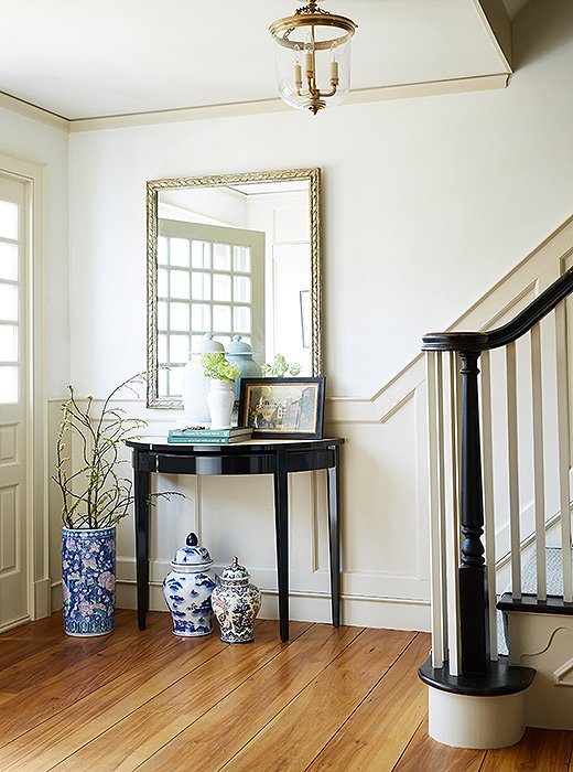 Gorgeous farmhouse entry in Connecticut of Debbie Propst of One King's Lane - found on Hello Lovely Studio
