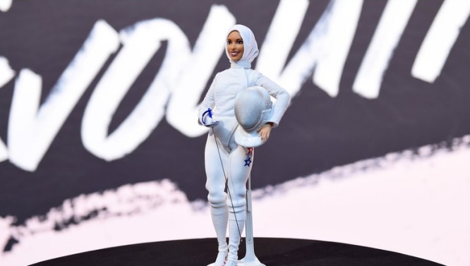 Poupée Barbie à l'effigie d'Ibtihaj Muhammad barbie durant la célébration du Women Of The Year Live Summit 2017 au Brooklyn Museum