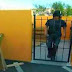 Έλληνας μάγος περνάει ανάμεσα από πόρτα on camera (Βίντεο)  