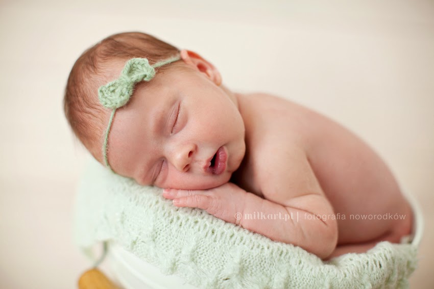 fotografia dziecięca, sesja fotograficzna niemowlaka, sesje noworodkowe,  profesjonalne studio fotograficzne