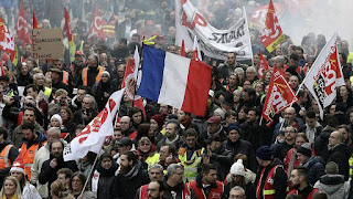 تجدد التظاهرات في ارجاء فرنسا والحكومة تؤكد تمسكها باصلاح قانون التقاعد