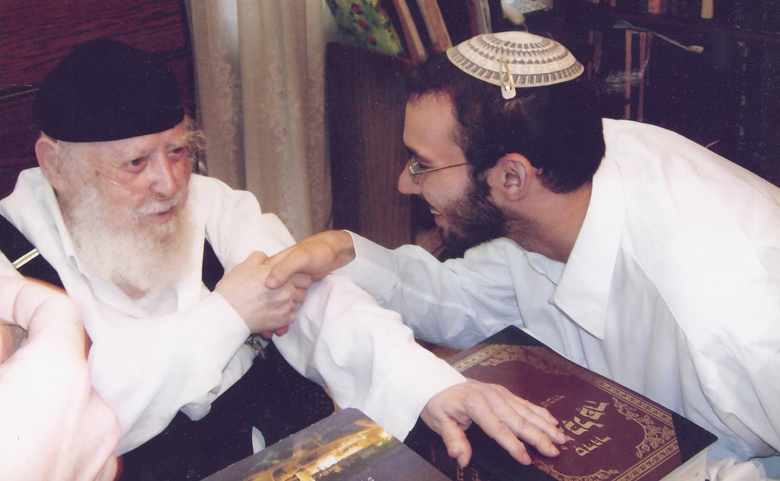 Receiving a bracha from Rabbi Avrom Shapiro