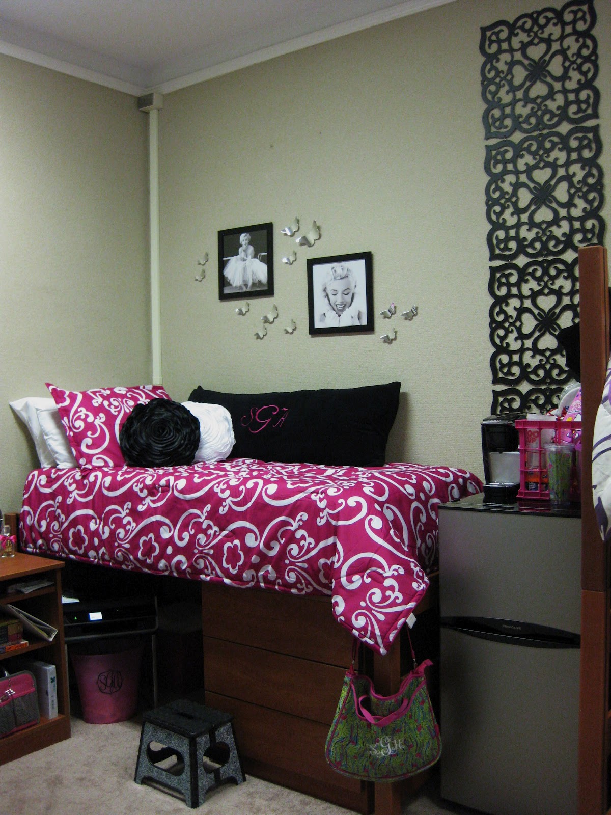 Ramblings of a Southern Girl: Girlie Dorm Decorating