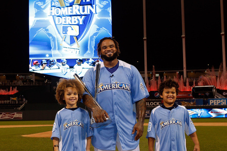 Prince Fielder and estranged father Cecil share moment on Friday