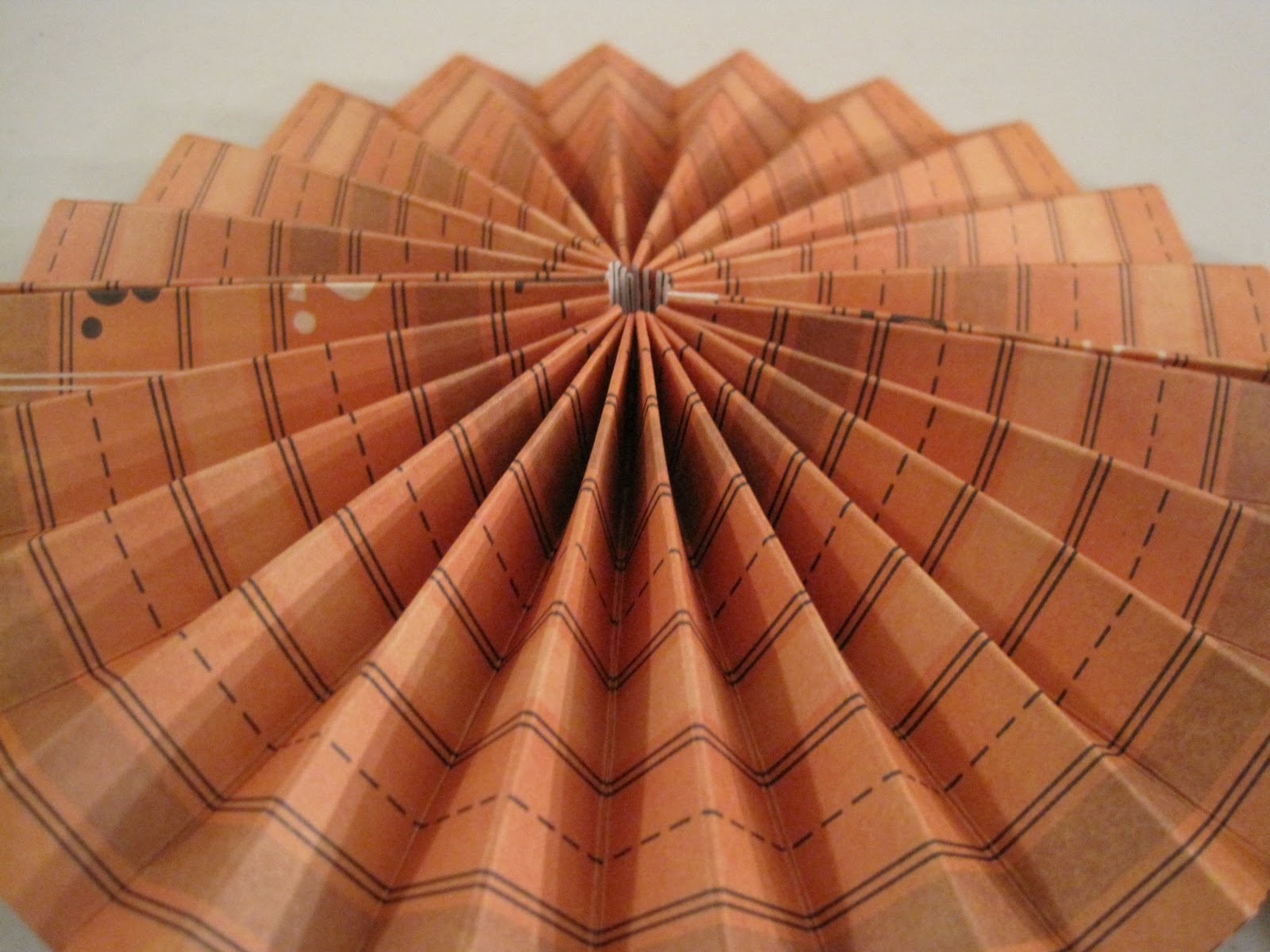 Katie Stories {Scrapbook + Crafting Blog} Paper Accordion Fold Circles