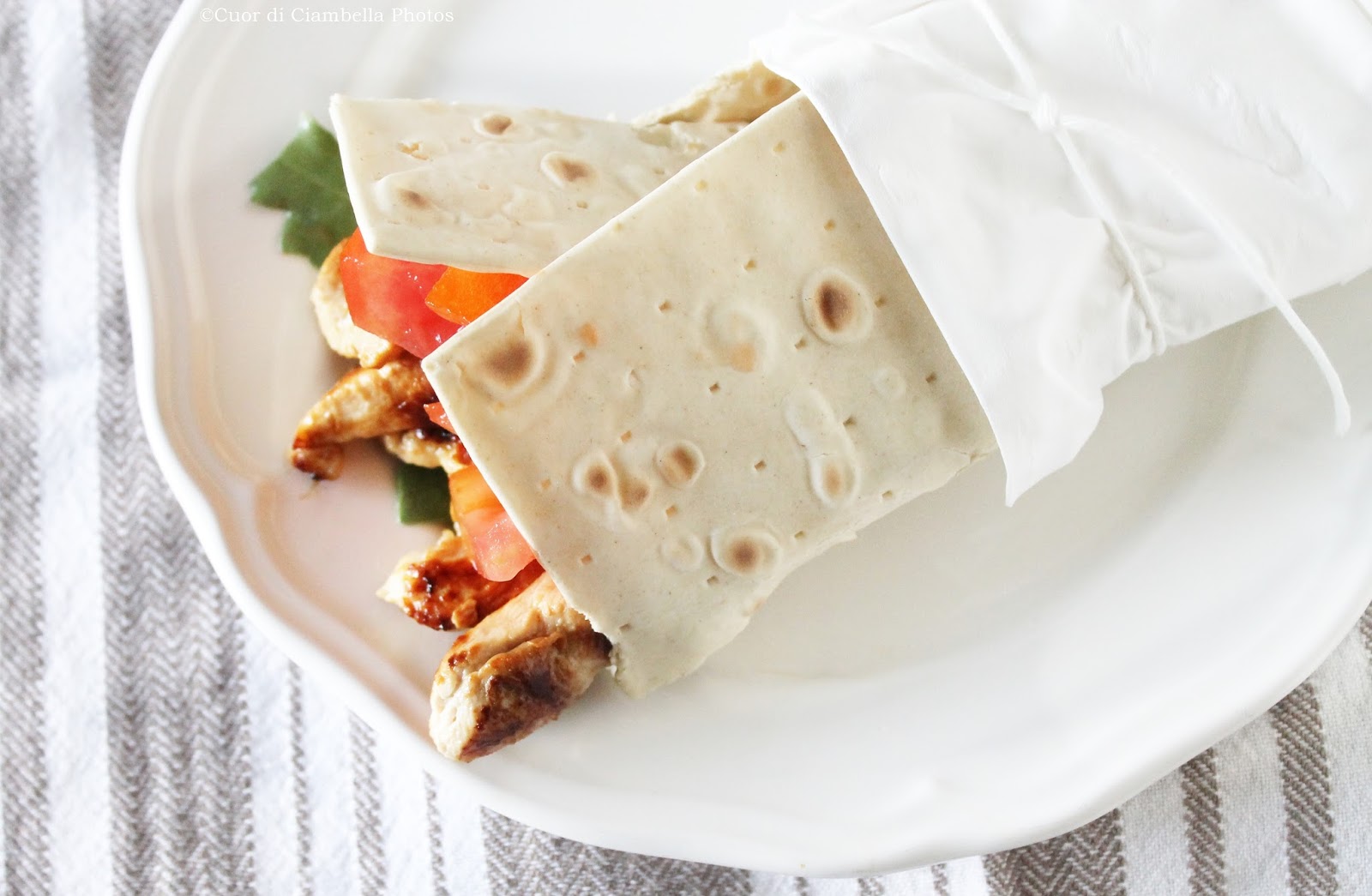 Chicken Wrap ( o rotolo di piadina con petto di pollo e salsa allo