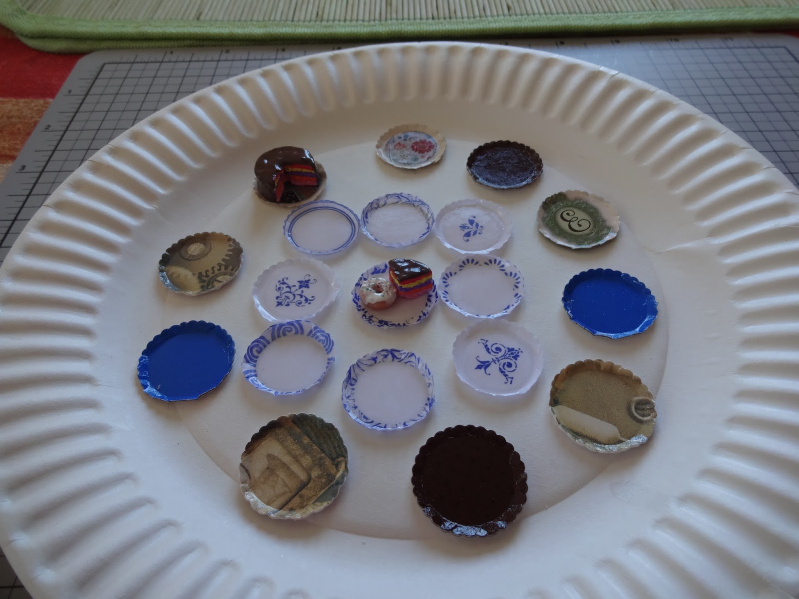 Crafty Kat Miniature dollhouse Paper Plates