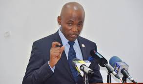 WAZIRI APIGA MARUFUKU HALMASHAURI KUTUMIA WAKANDARASI