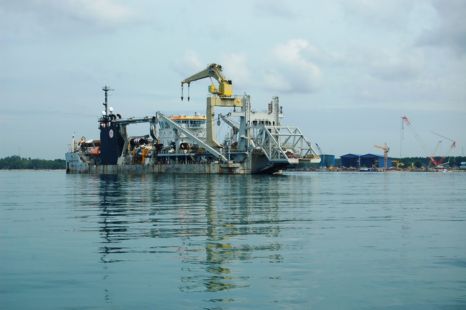 SINGATAC OFFSHORE CENTRE: Dredgers "Ibn Battuta" and "Zheng He"