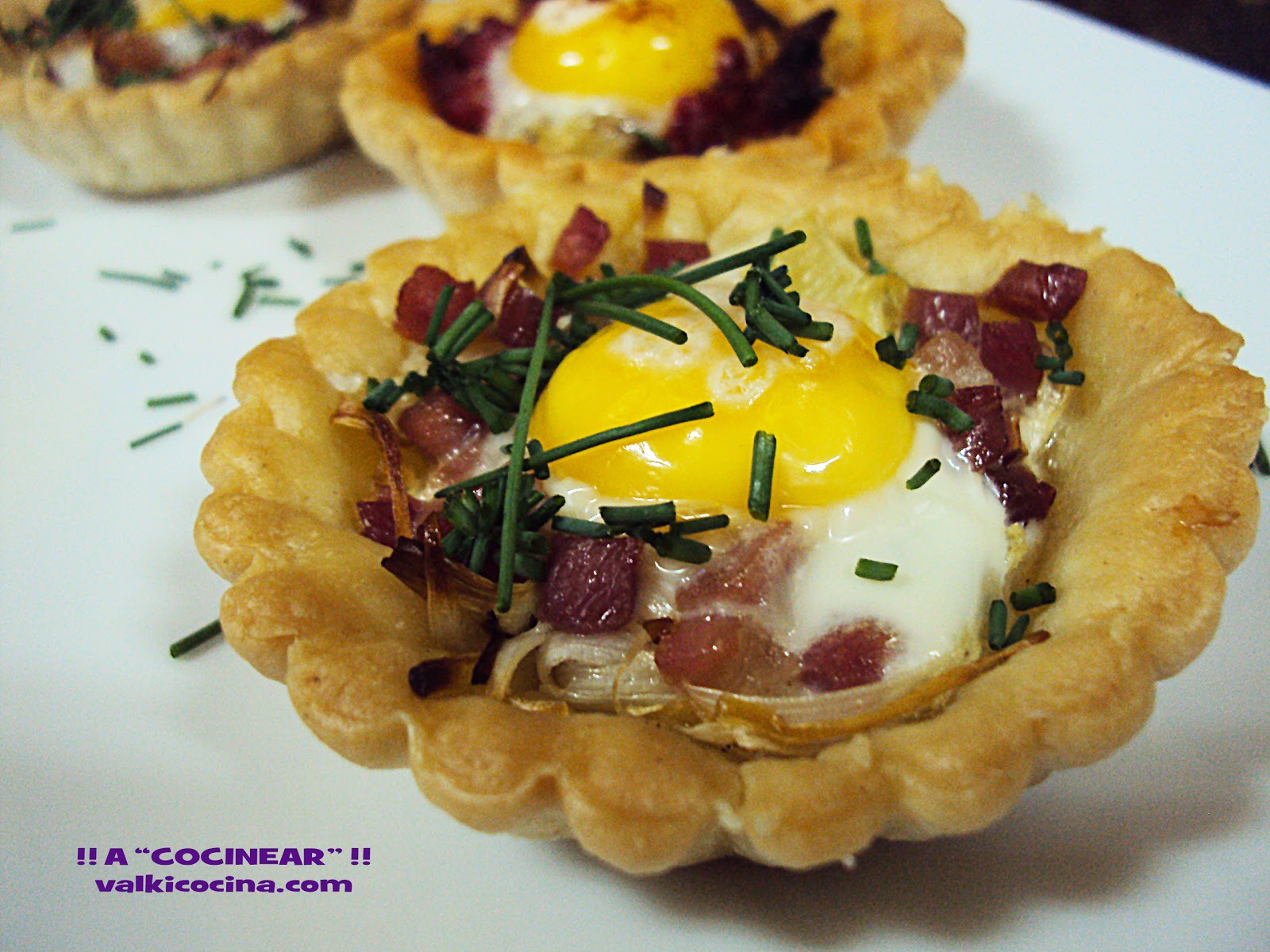 Tartaletas Saladas Con Huevo De Codorniz Jamón/puerros Y Patatas/chorizo Tartaletas Saladas Con Huevo De Codorniz Jamón/puerros Y Patatas/chorizo