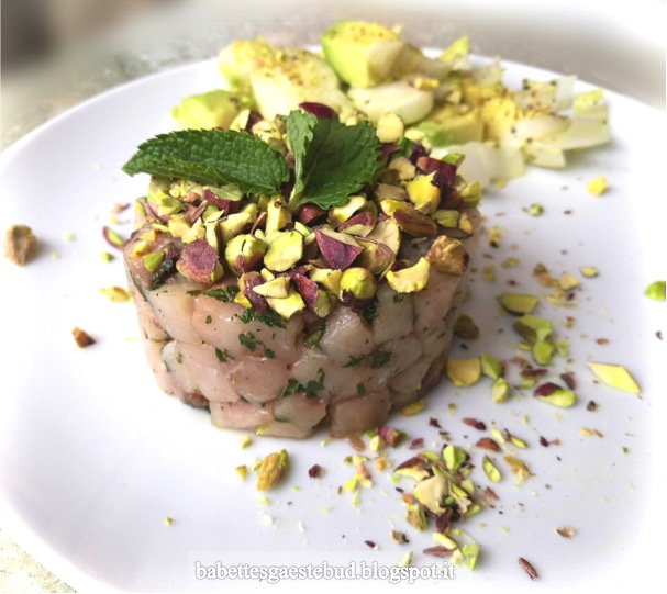 Babettes gæstebud. Mintflavored swordfish tartare with toasted pistachios